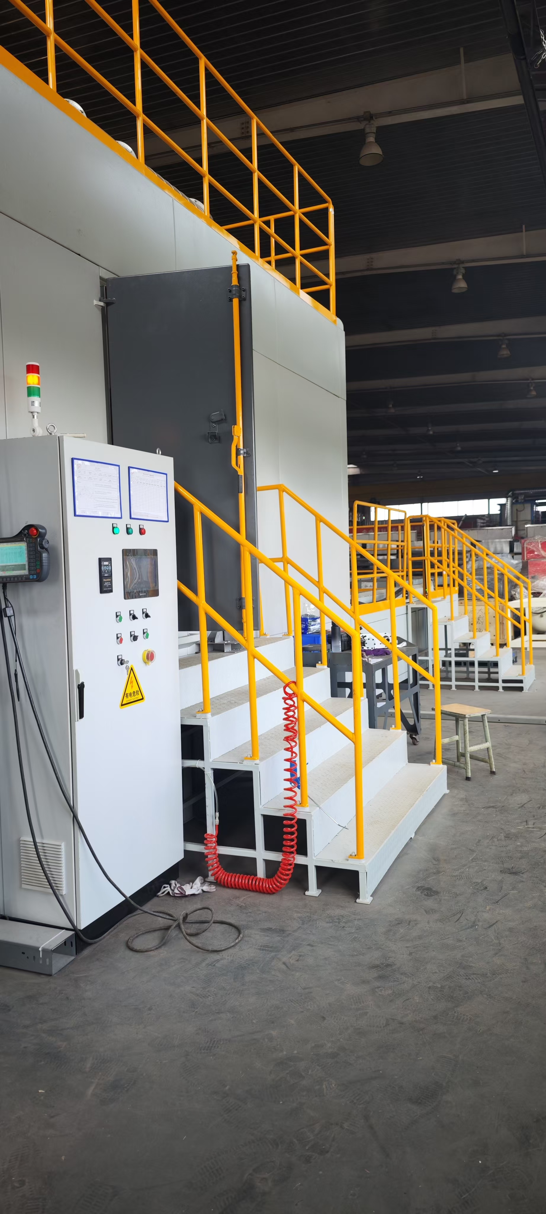 自动化喷砂，解放人工效率高